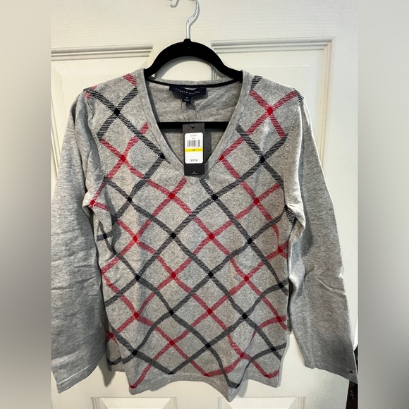 NWT Tommy Hilfiger Sweater - Picture 1 of 3